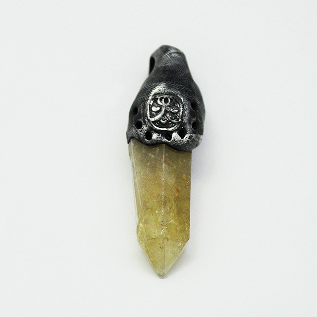 a photo of a citrine pendant